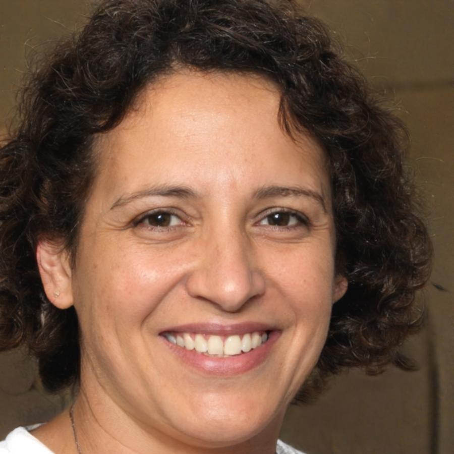 Elena Martínez, especialista en análisis financiero
